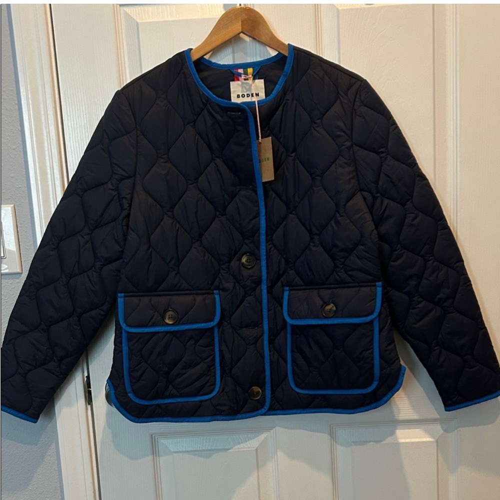 Boden Women’s Derby Quilted Puffer Jacket - Navy with Blue Trim